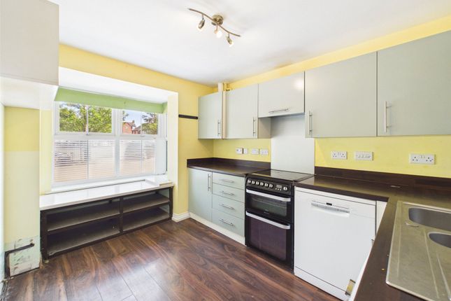 109, Woodvale Kingsway, Gloucester photo 2