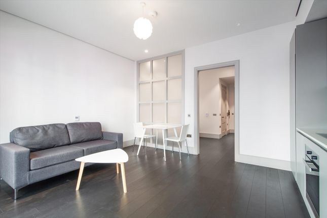 Flat to rent in Victoria Street, Westminster, London