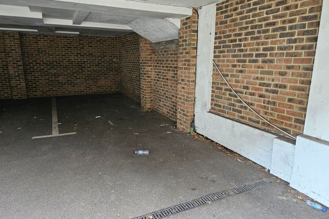 Parking/garage to rent in Limes Grove, London