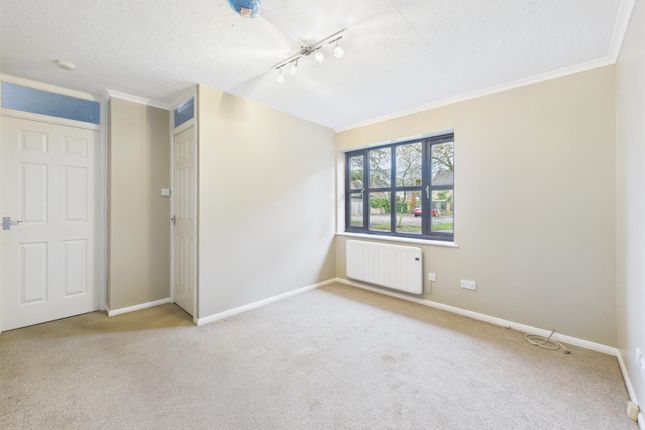 4, Jasmin Close, Northwood photo 2