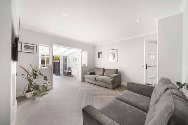 19, Walton Road, Bushey photo 4
