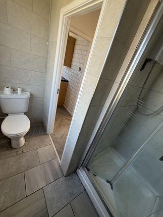 12 Yeading Court, Masefield Lane, Hayes photo 5