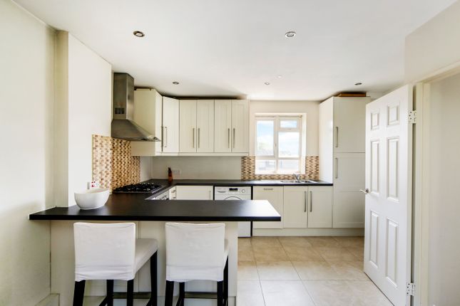 46, Esher Gardens, London photo 2