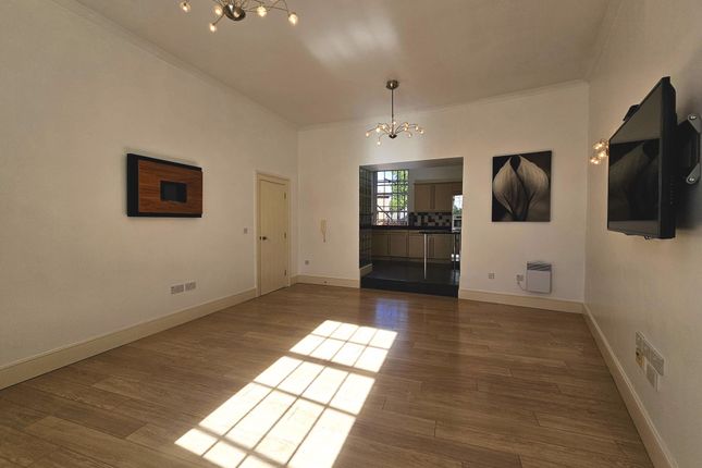 39 The Crescent, Gloucester photo 5