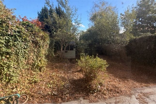 Stanton Close, Cranleigh photo 5
