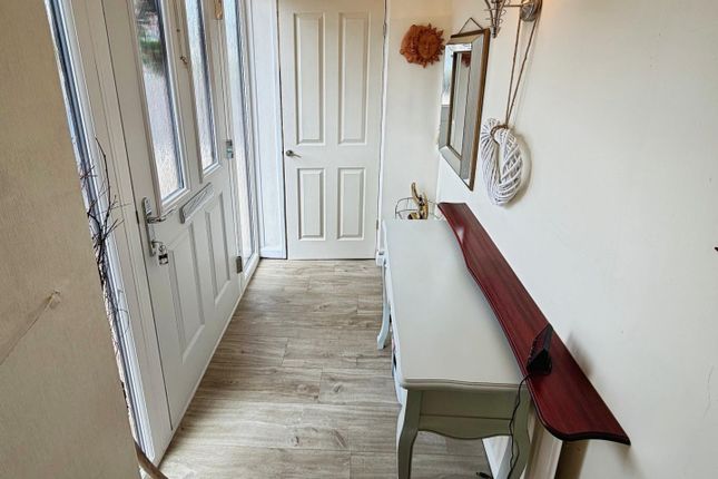 11, James Avenue, Great Sutton photo 3