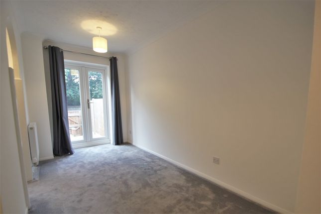 29, Weatherall Close, Addlestone photo 5