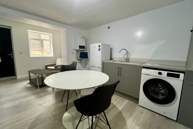 Lower flat, 38, Carr Road, PUDSEY photo 2