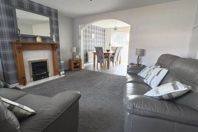 4, Alandale Drive, Oldham photo 2