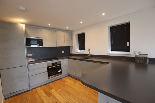 Flat to rent in Coulsdon Road, Caterham