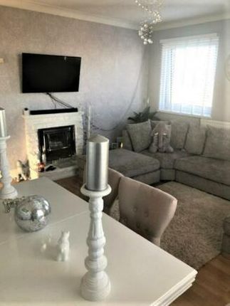 Flat for sale in Avery Way, Allhallows, Rochester