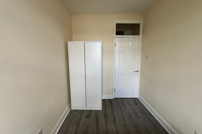 16a Westerham Avenue, London photo 4