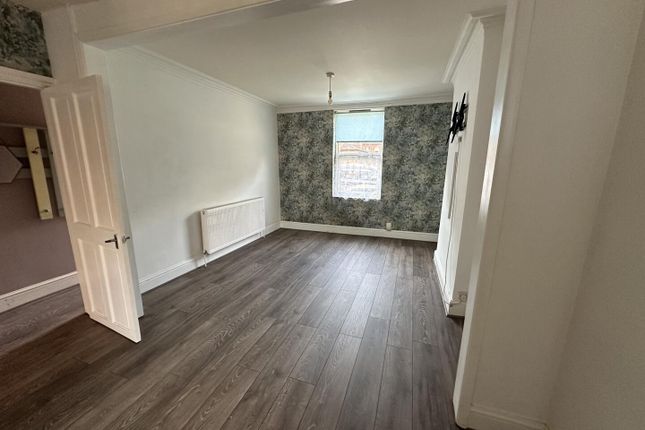 124, Midland Road, Wellingborough, Northants NN8, Northants photo 4