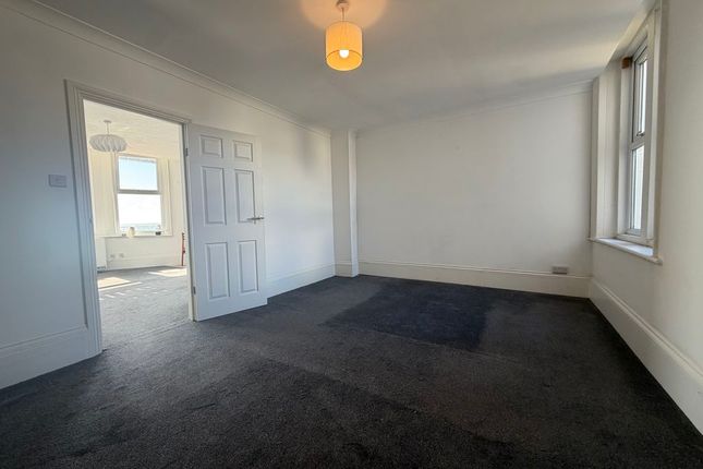 Flat 11, 5, Marine Drive West, Bognor Regis photo 4