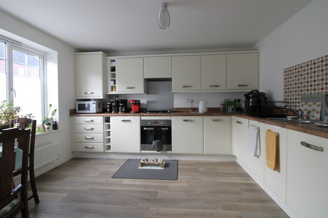 41, Clement Dalley Drive, Kidderminster photo 3