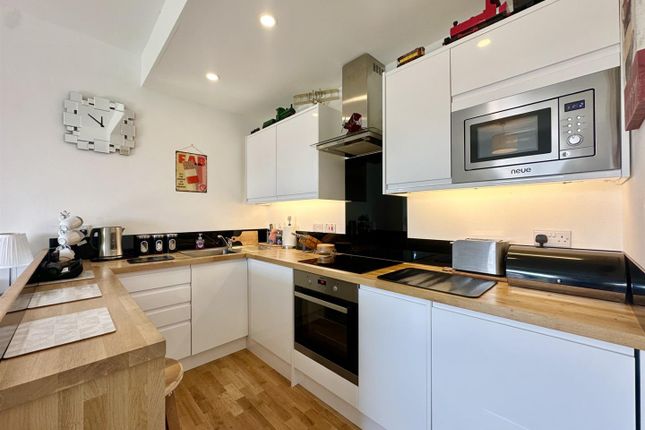 2-bed flat on Flat 3, 53, Wickham Avenue, Bexhill-On-Sea, £225,000