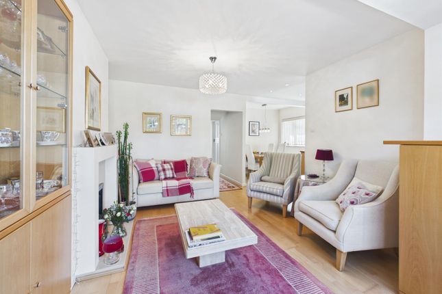 126, Pavilion Way, Ruislip photo 2