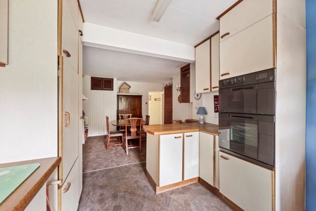 119 Billingshurst Road, Horsham photo 2