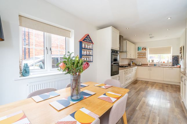 17, Billy Fiske Close, Chichester photo 2