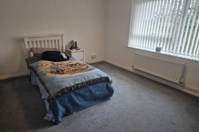Flat 13 Bank House, High Street, Winsford photo 4