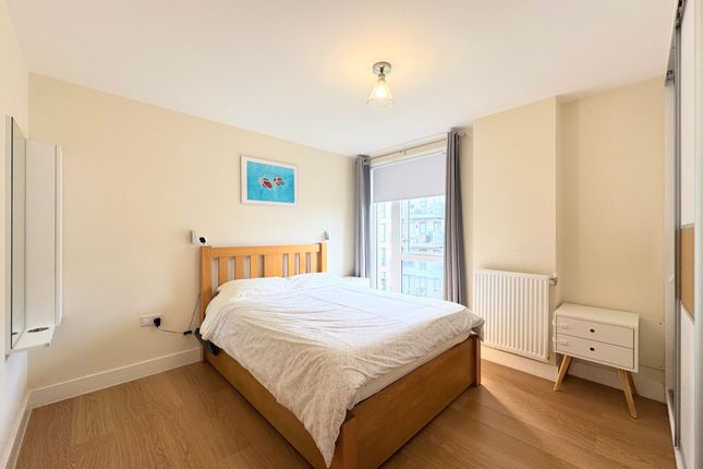 Flat 16, Hitherwood Court, London photo 3