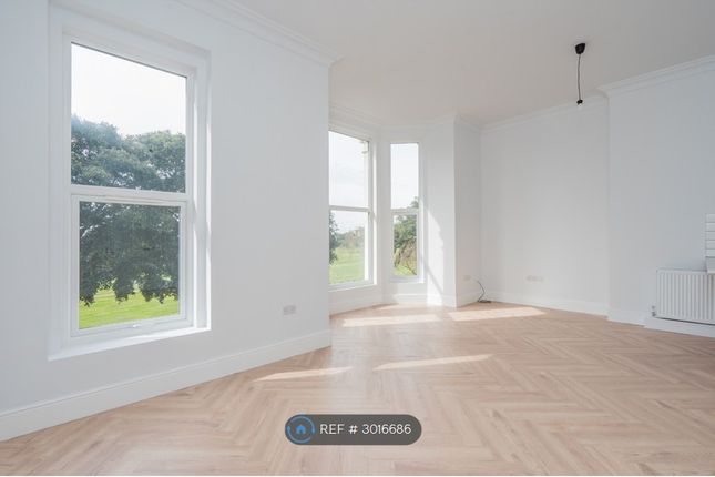 Flat, Western Parade, Southsea photo 2