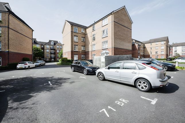Flat for sale in Beckets View, Northampton