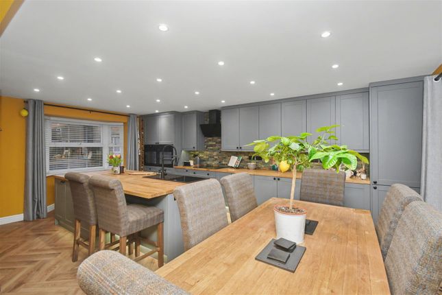 7, Fieldfare Close, Corby photo 3