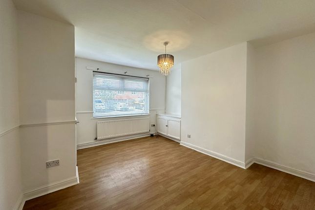 14, Thorsby Avenue, Hyde photo 3