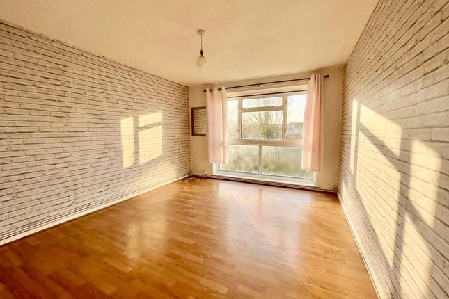 78 Hamilton Drive, Romford photo 3