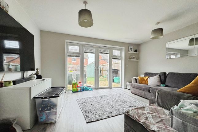 22, Newton View, Flitwick photo 3