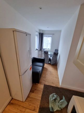 Aragon Court, Flat 4, Broadway, London, West Ealing photo 2