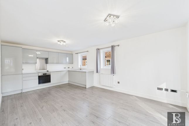 Flat 1 Wycombe Gardens, High Wycombe photo 2