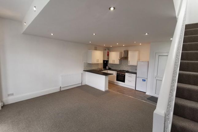 Thumbnail Flat to rent in Palmerston Crescent, Palmers Green