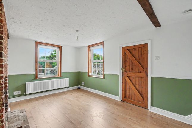 7 Bull Lane, Newington, Kent photo 4