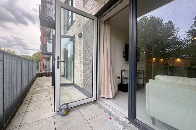 109, London photo 3