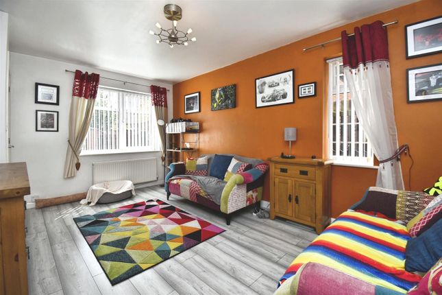 10, Camberwell Way, Hull photo 2