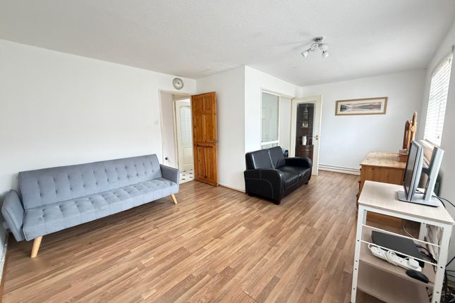 24, London photo 2
