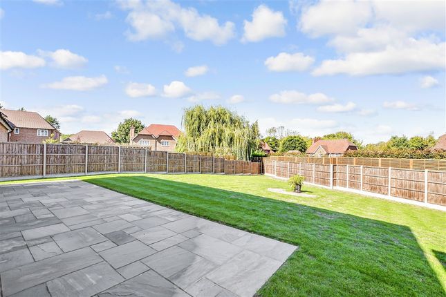 Chapel Garden Close Kings Hill, West Malling photo 2