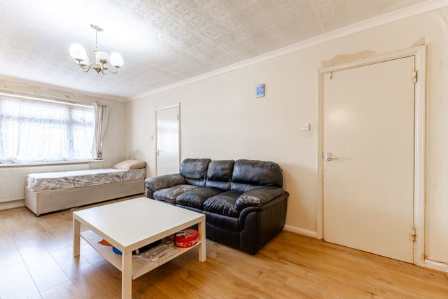 112, Hamilton Crescent, Harrow photo 3