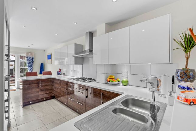 17 Park View Crescent Coates Lane, High Wycombe photo 4