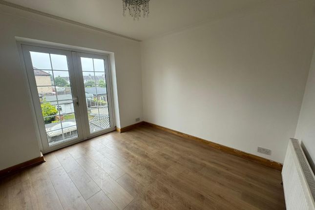 Flat to rent in Shaw Road, Enfield