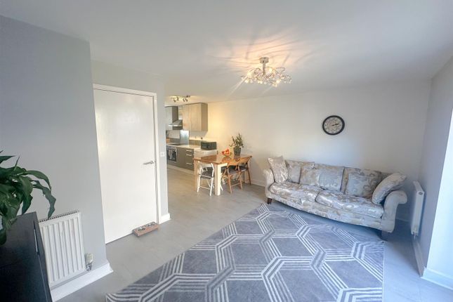 15, Regal Close, Corby photo 3