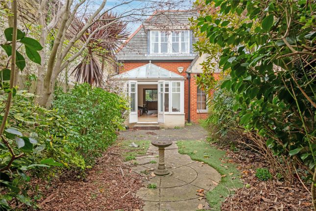 16, Griffin Gate, London photo 3
