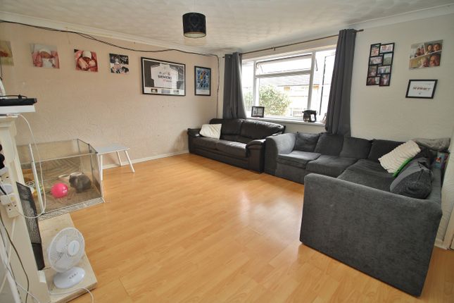 19, Wildmoor Walk, Havant photo 2