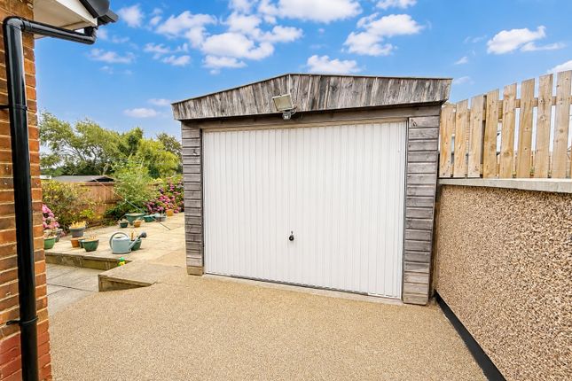 10, Leaventhorpe Way, Bradford photo 2