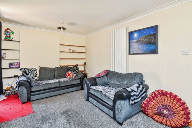23, Isaacs Close, Somerset photo 2