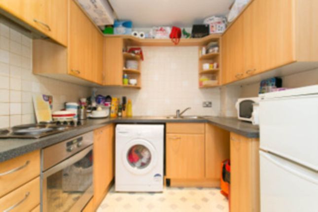Flat 52, Hainult Street, Ilford photo 3