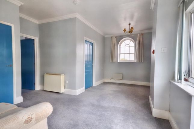 Flat for sale in Milford Court, Gillingham