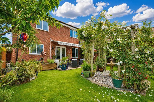 17, Acacia Crescent, Raunds photo 2